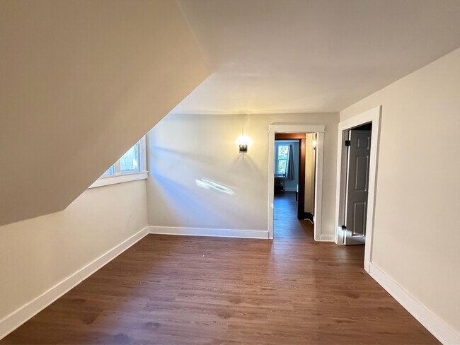 Building Photo - 99 Custer St