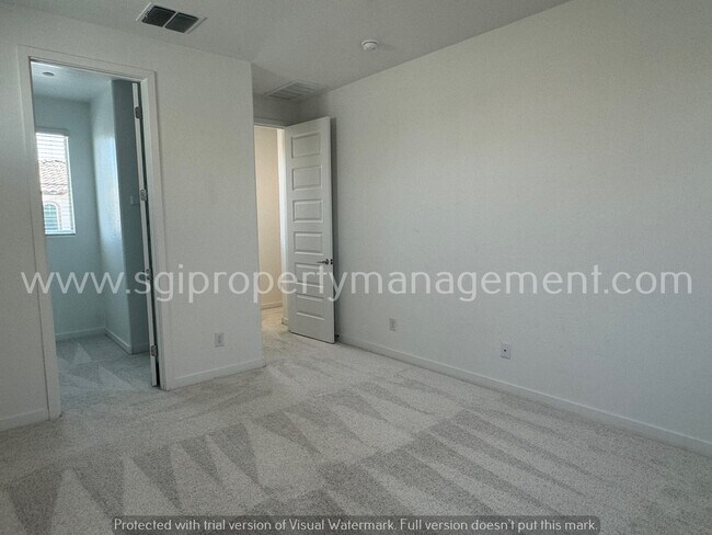 Building Photo - 644 S Heron Ln
