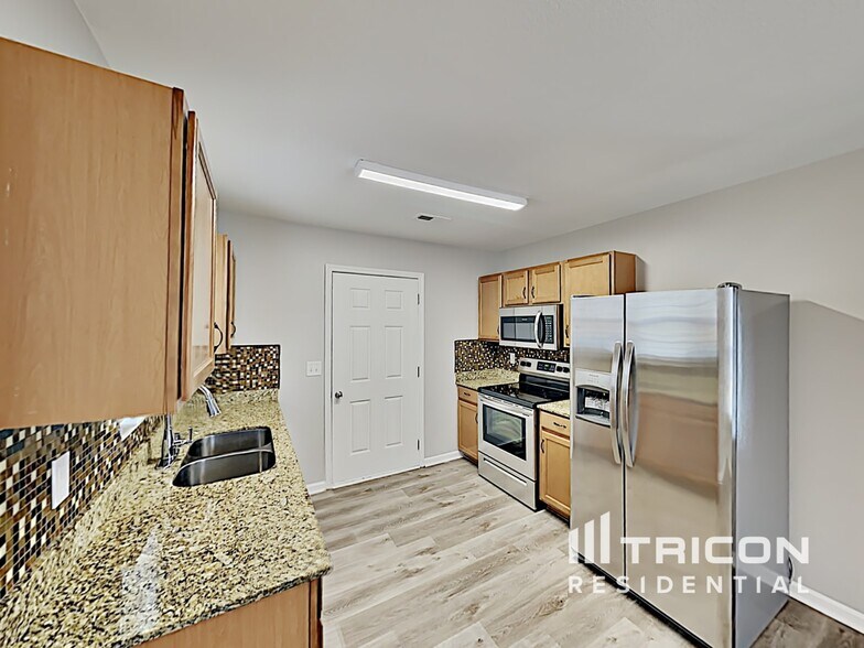 Building Photo - 725 Jack Russell Ct