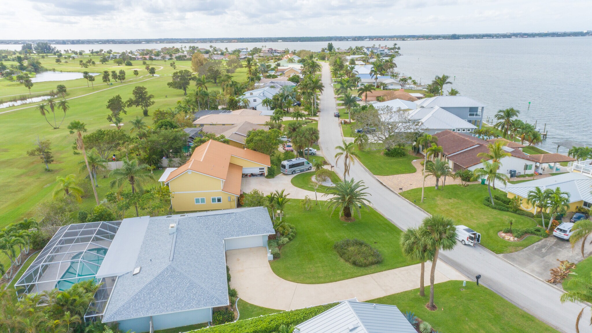 Building Photo - 6 Country Club Rd