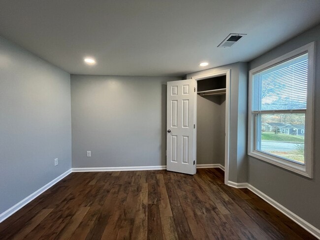 Building Photo - Brand New Renovated 2/1 in Easley!