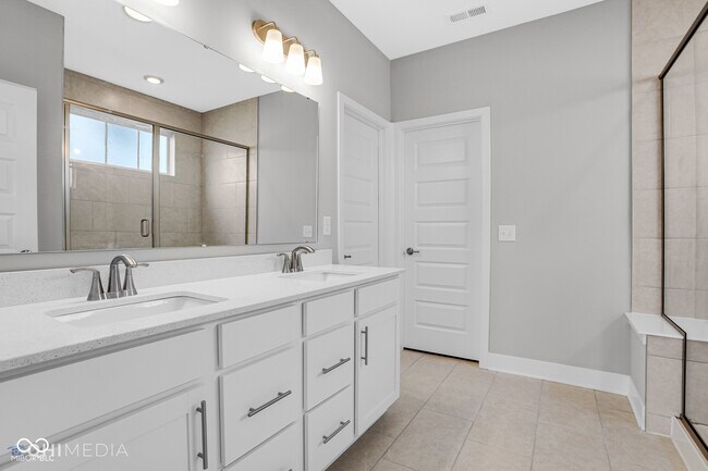 Building Photo - 2228 W 171st St