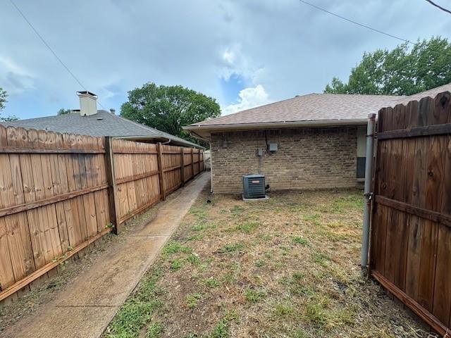Building Photo - 715 Oakwood Ln