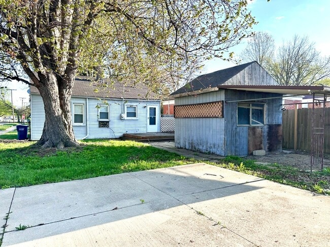 Building Photo - 1697 London