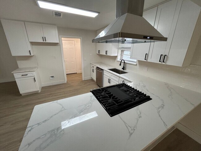 Building Photo - 1115 Westmoreland Dr