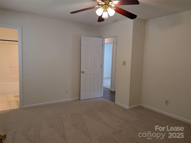 Building Photo - 610 Pennwood Ln