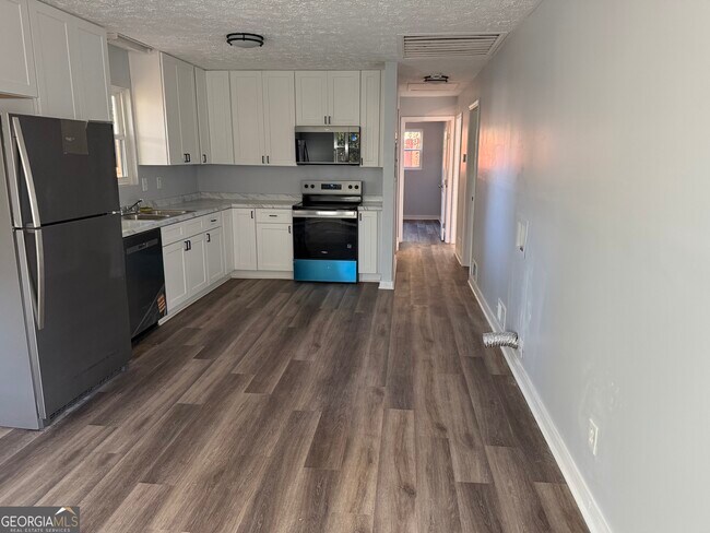 Building Photo - 453 Azalea Dr