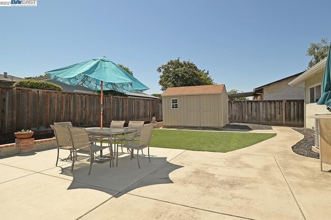 Building Photo - 560 Murdell Ln