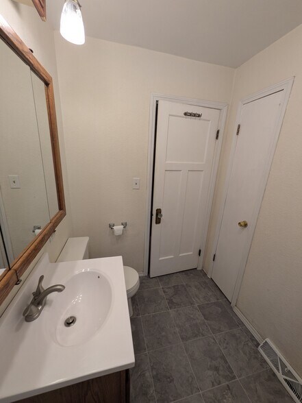 Building Photo - 118 Harding Ave