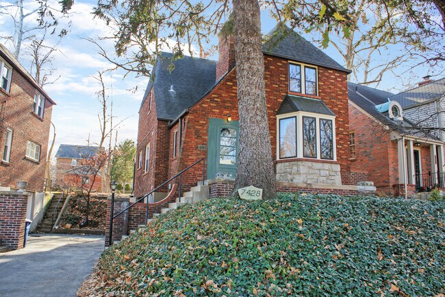 Primary Photo - 7428 Cornell Ave