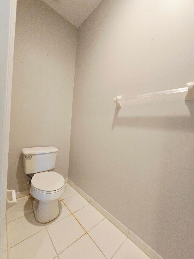 Building Photo - 329 River Bluff Ln