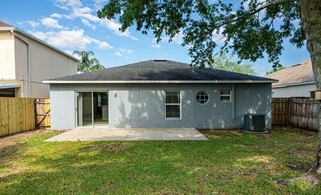 Building Photo - Coastal Living, Close to the Beaches, Comm...