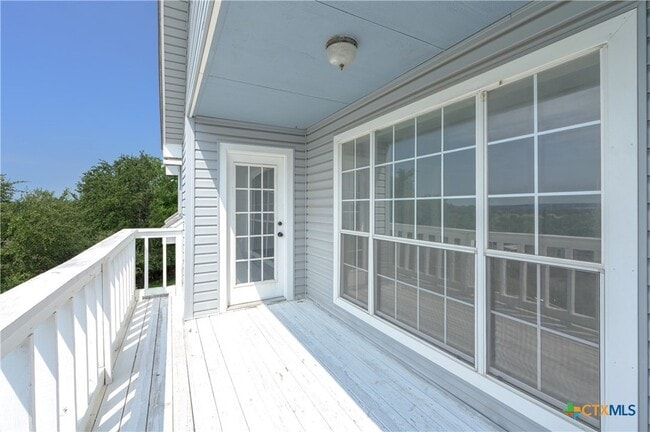 Building Photo - 1810 Mesa Oaks Cir