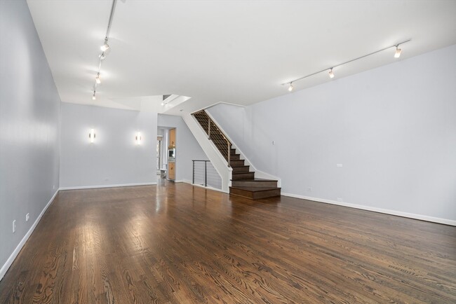 Building Photo - 171 W Goethe St