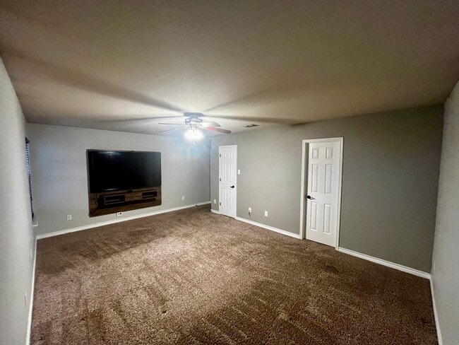 Building Photo - 1600 Knight Trail