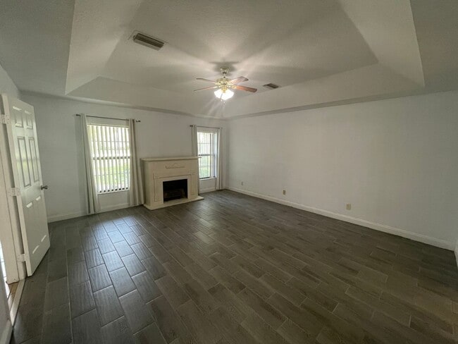Building Photo - Spacious 4-Bedroom Pool Home – 2 Primary S...