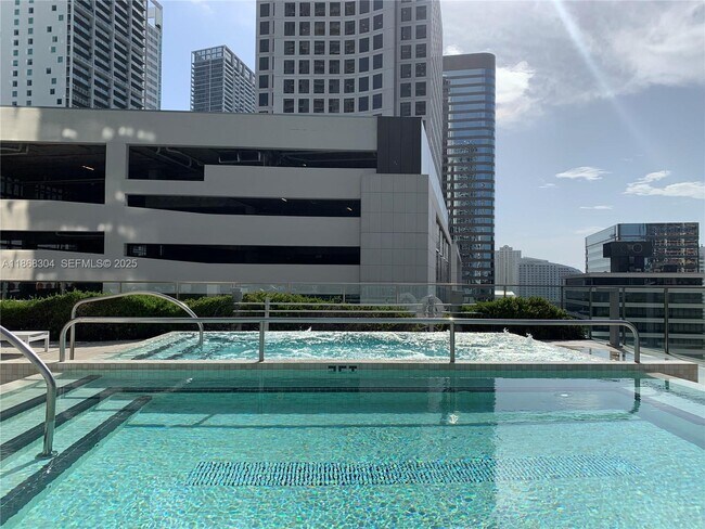 Building Photo - 68 SE 6th St