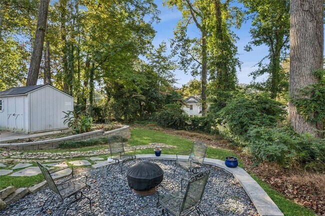 Building Photo - 2050 Mercer Ave