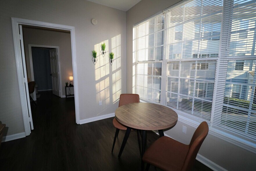 Building Photo - 490 Prospect Rd