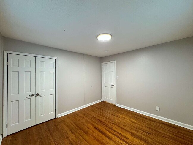 Building Photo - Well Maintained Home Minutes from Downtown Raleigh!