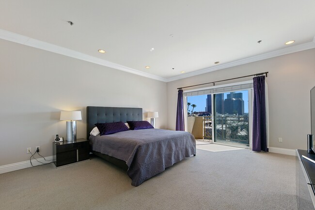 Building Photo - 11840 Dorothy St