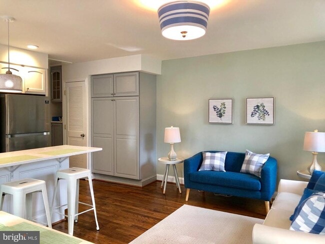 Building Photo - 22 E Reed Ave