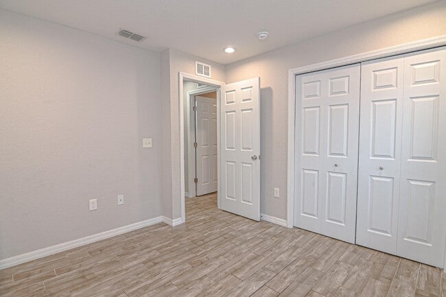 Building Photo - 540 Calla Pl