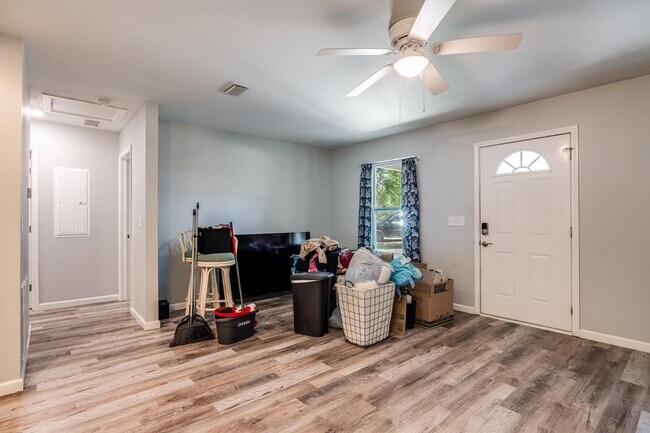 Building Photo - 3071 Highland Ave