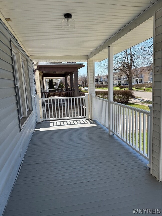 Building Photo - 301 Crestwood Ave