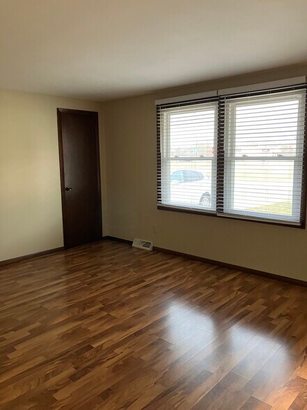 Building Photo - 1525 Commanche Ave