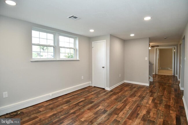 Building Photo - 3811 Forestdale Ave