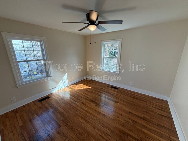 Building Photo - 1021 Russell St