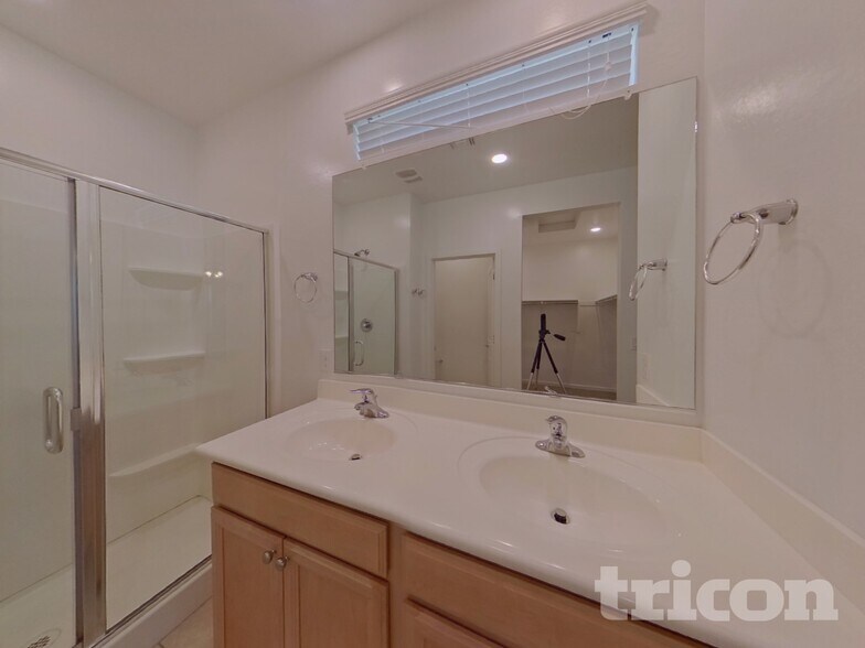 Building Photo - 13273 N 143rd Dr