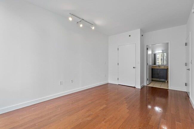 Building Photo - 20 Newport Pkwy