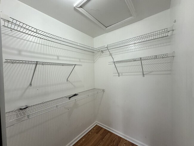 Building Photo - 437 Edpas Rd