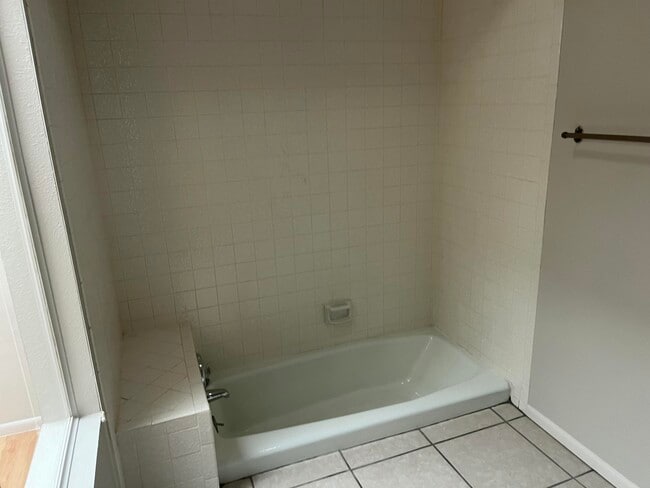 Building Photo - 4449 Walden Ln NE