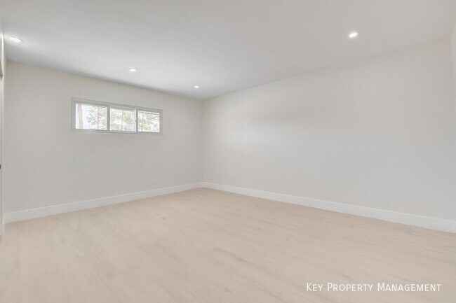 Building Photo - 3962 Euclid St