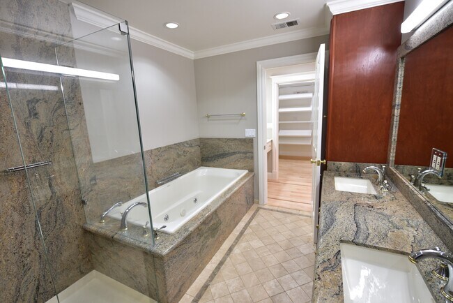 Primary en suite - 1287 Westwood St