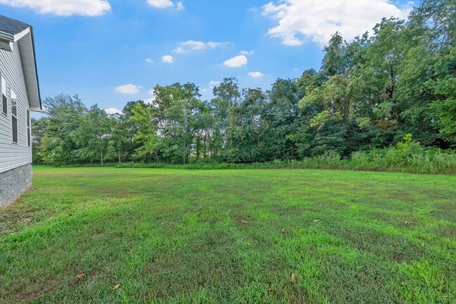 Building Photo - Pet Friendly Three Bedroom!