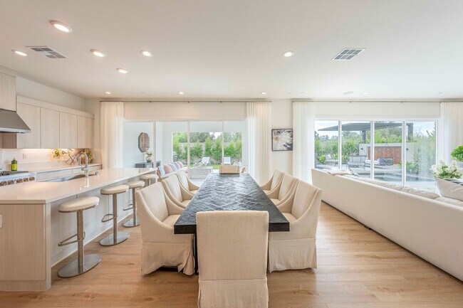 Building Photo - 120 Riverbend