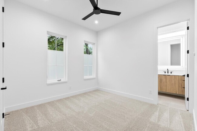 Building Photo - 2814 Guymon St