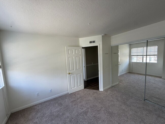 Building Photo - Charming 5 bed/3 bath in Carmel Valley