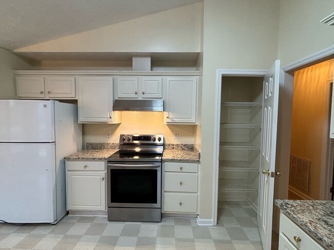 Building Photo - 1135 Derbyshire Rd