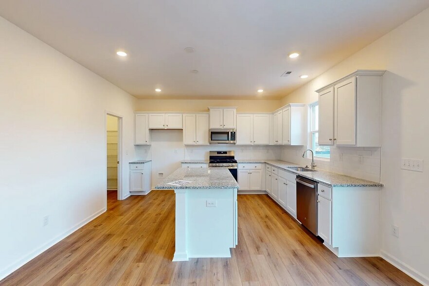 Building Photo - 2129 Clifton Rd