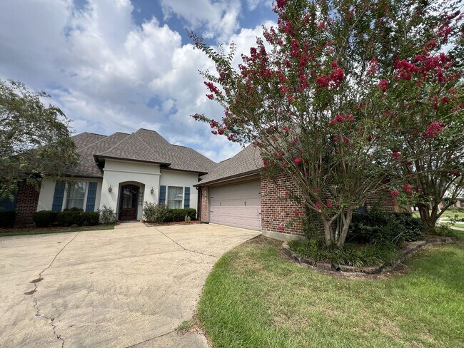 Building Photo - 7335 Oak View Dr.