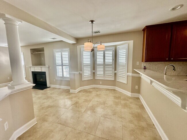Building Photo - Charming Two Bedroom Home in Pinecrest!