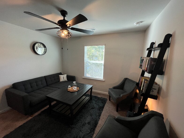 Building Photo - 3093 Grinnell St