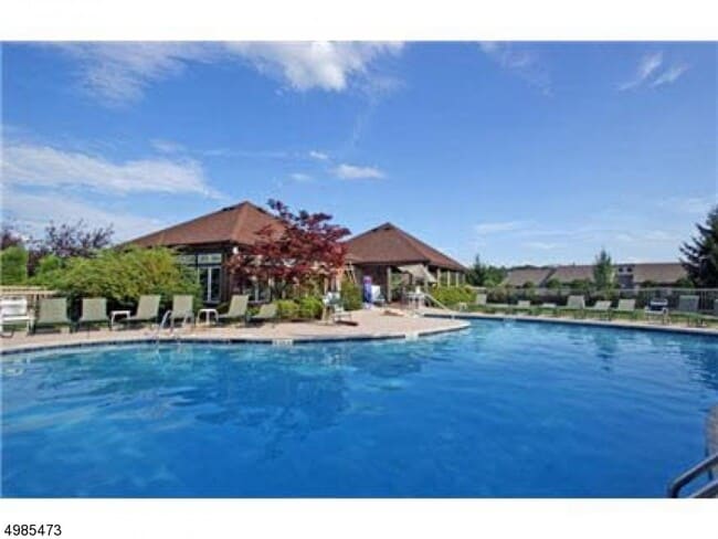 Building Photo - 16 Larkin Cir