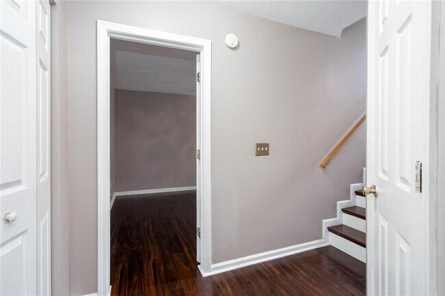 Building Photo - 5414 Sweetsprings Dr SW