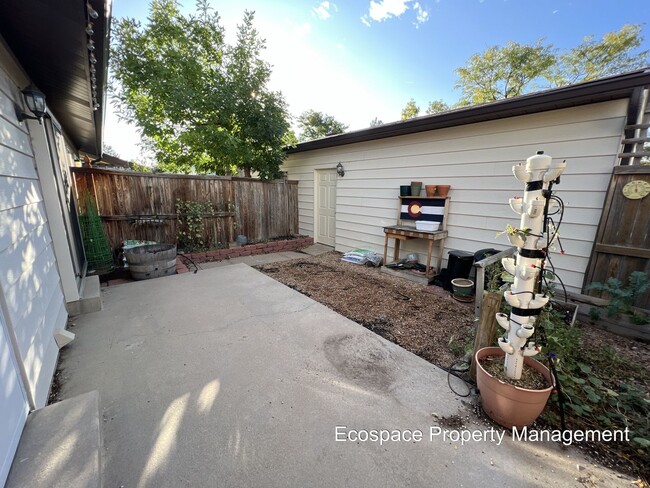 Building Photo - Beautiful Townhouse in Aurora's Mission Vi...